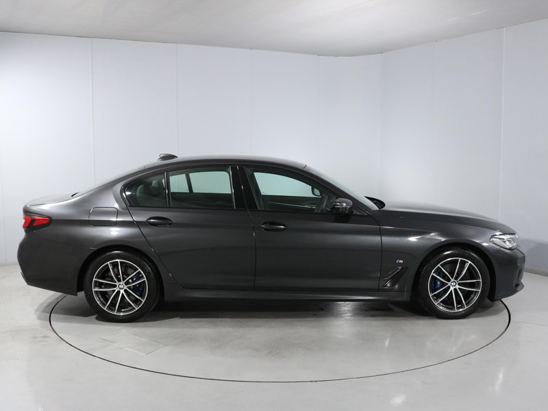 2021 (21) BMW 5 SERIES 530e xDrive M Sport 4dr Auto 5722376