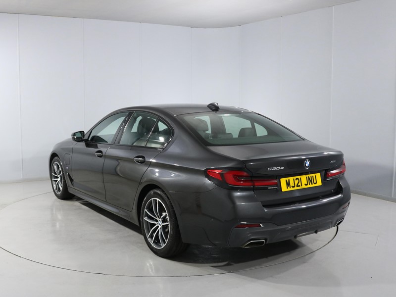 2021 (21) BMW 5 SERIES 530e xDrive M Sport 4dr Auto 5722375