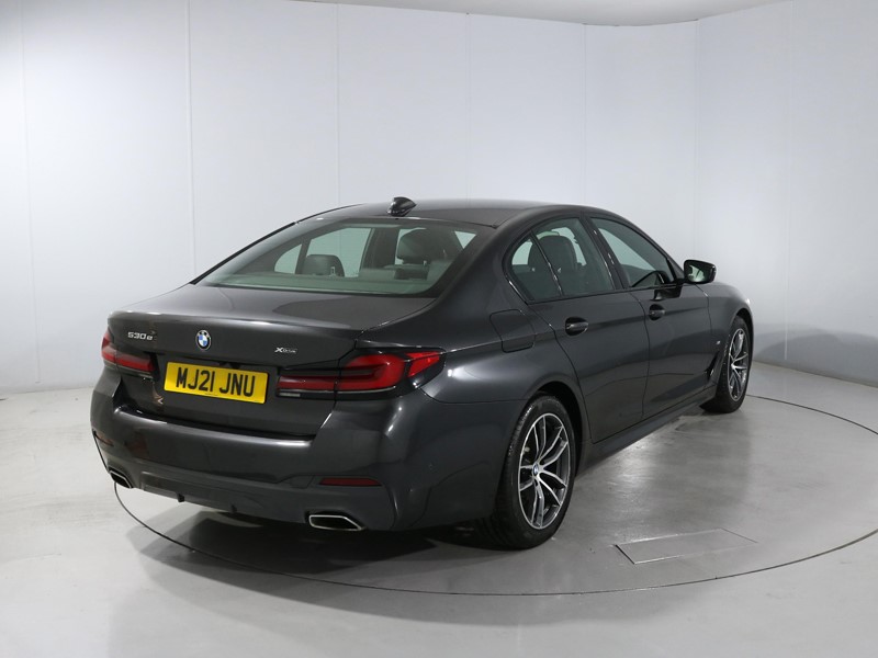 2021 (21) BMW 5 SERIES 530e xDrive M Sport 4dr Auto 5722425