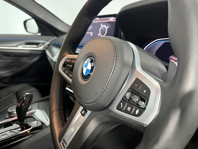 2021 (21) BMW 5 SERIES 530e xDrive M Sport 4dr Auto 5722395