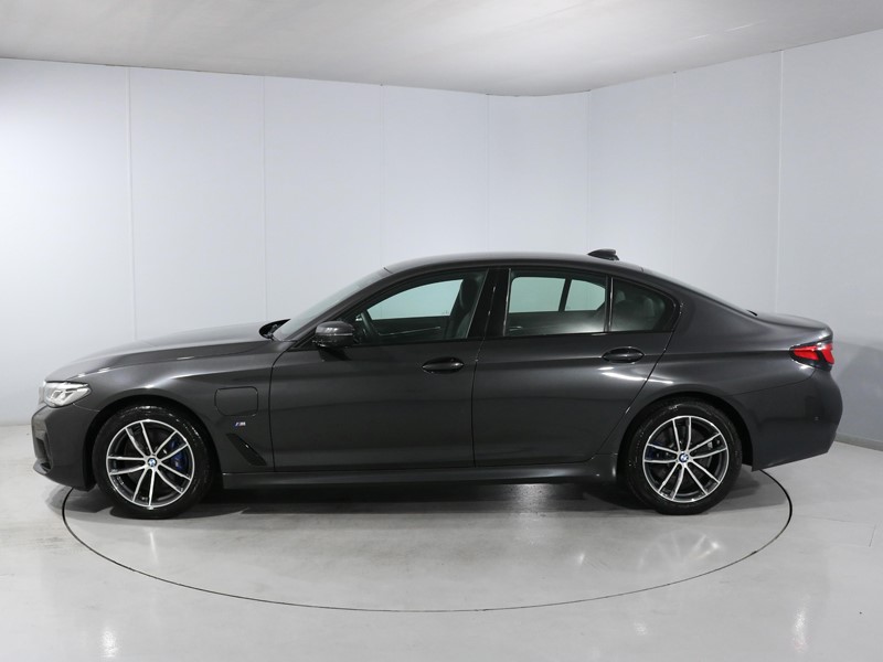 2021 (21) BMW 5 SERIES 530e xDrive M Sport 4dr Auto 5722426