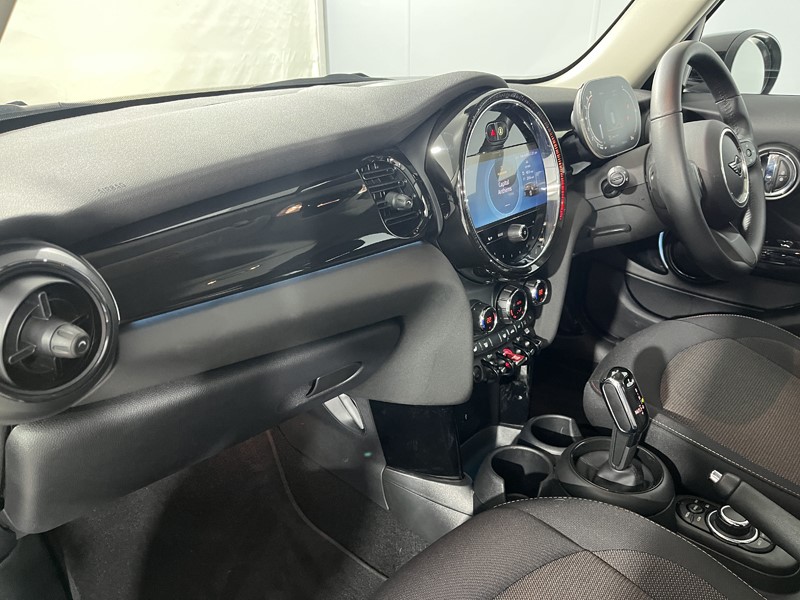 2023 (73) MINI HATCHBACK 1.5 Cooper Classic Premium 5dr Auto 5731974