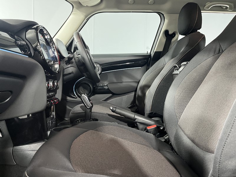 2023 (73) MINI HATCHBACK 1.5 Cooper Classic Premium 5dr Auto 5732001