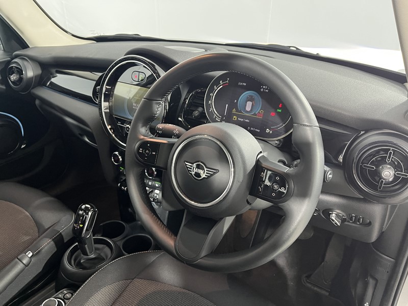 2023 (73) MINI HATCHBACK 1.5 Cooper Classic Premium 5dr Auto 5731973
