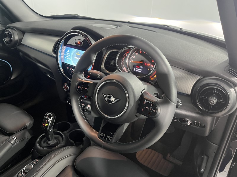 2022 (22) MINI HATCHBACK 1.5 Cooper Exclusive 5dr 5736933