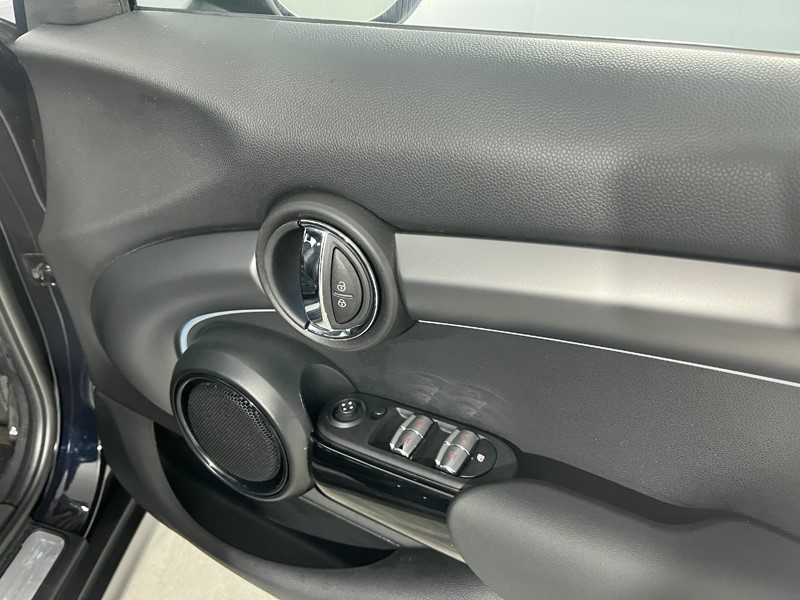 2022 (22) MINI HATCHBACK 1.5 Cooper Exclusive 5dr 5736946