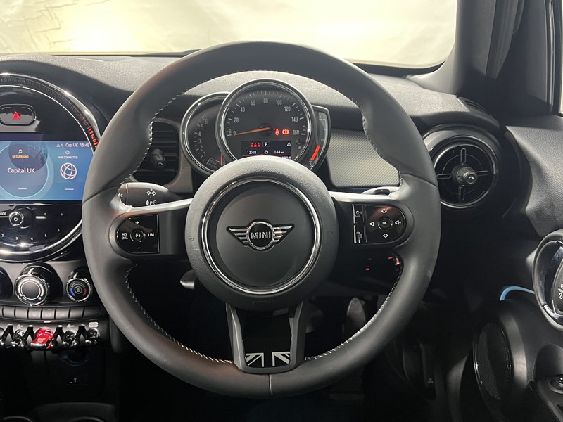 2022 (22) MINI HATCHBACK 1.5 Cooper Exclusive 5dr 5736932