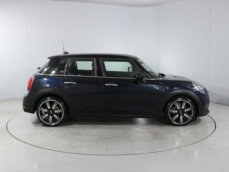 2022 (22) MINI HATCHBACK 1.5 Cooper Exclusive 5dr 5736930