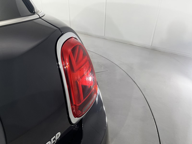 2022 (22) MINI HATCHBACK 1.5 Cooper Exclusive 5dr 5736967
