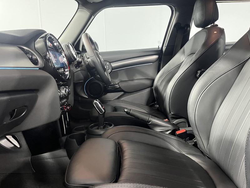 2022 (22) MINI HATCHBACK 1.5 Cooper Exclusive 5dr 5736961