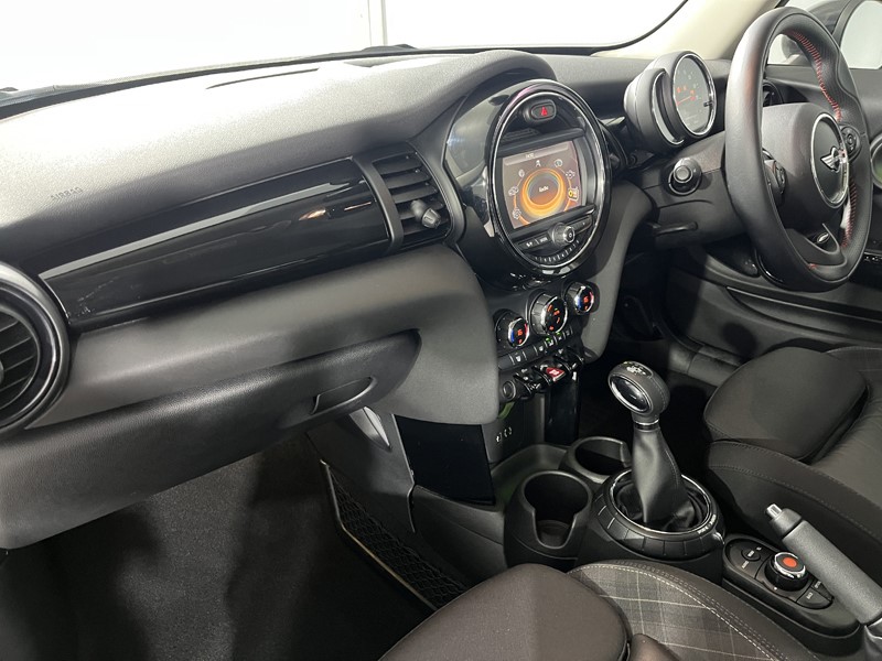 2016 (66) MINI HATCHBACK 1.5 Cooper 3dr Auto 5765106