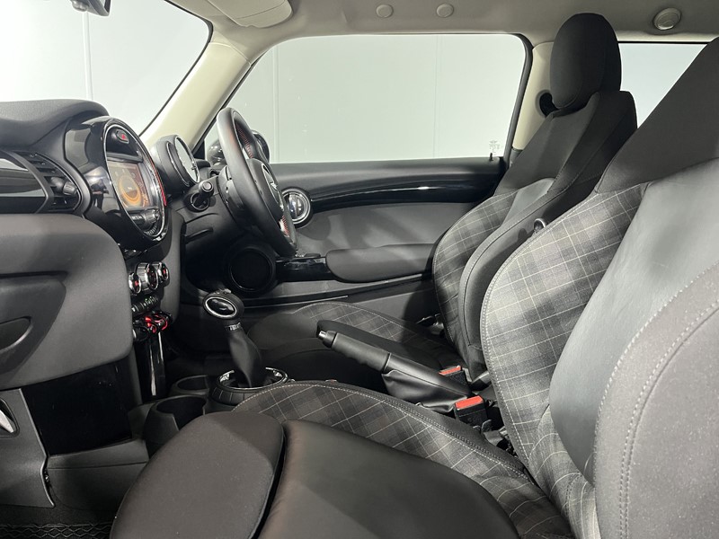 2016 (66) MINI HATCHBACK 1.5 Cooper 3dr Auto 5765133