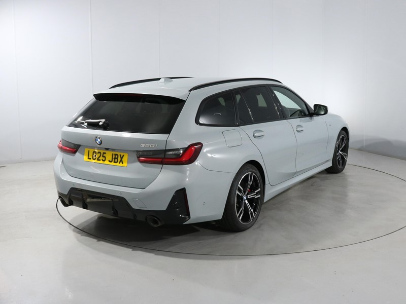 2025 (25) BMW 3 SERIES 320i M Sport 5dr Step Auto 5872610