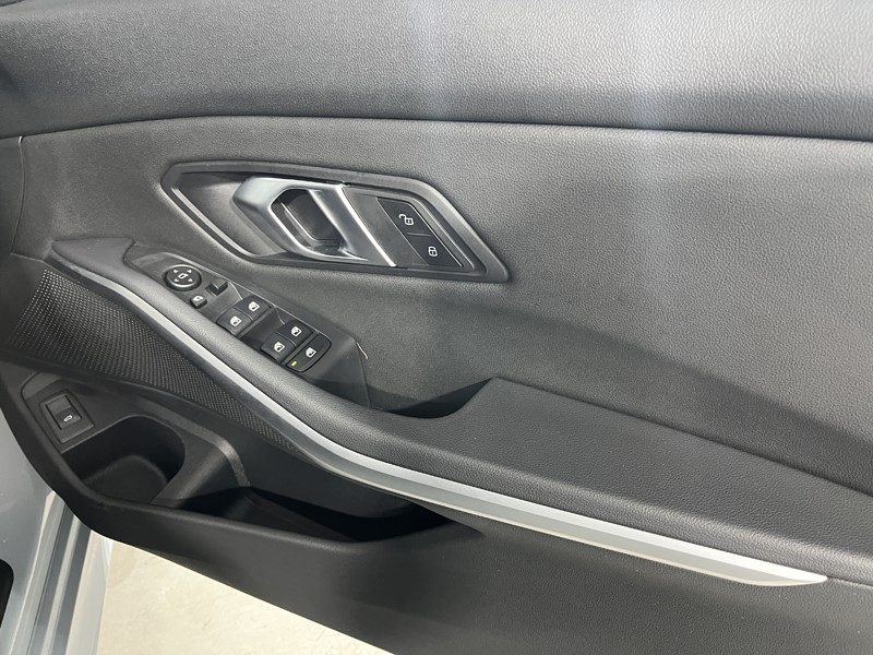 2025 (25) BMW 3 SERIES 320i M Sport 5dr Step Auto 5872582