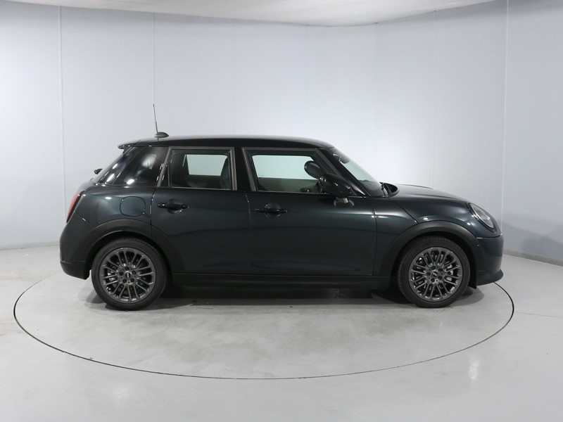 2025 (75) MINI COOPER 1.5 C Exclusive 5dr Auto 5793128