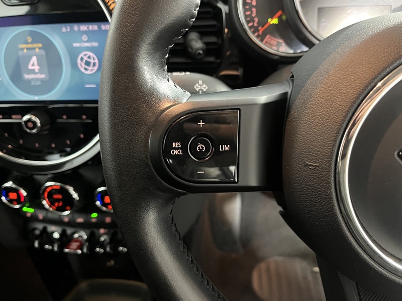 2022 (72) MINI HATCHBACK 1.5 Cooper Classic 3dr Auto 5786144