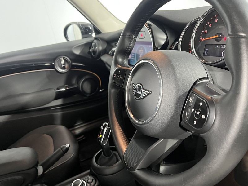 2022 (72) MINI HATCHBACK 1.5 Cooper Classic 3dr Auto 5786143