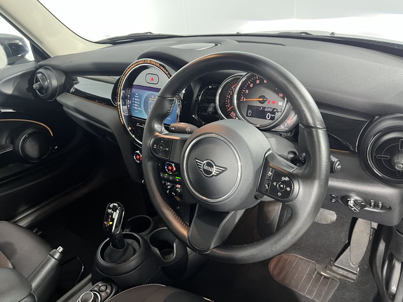 2022 (72) MINI HATCHBACK 1.5 Cooper Classic 3dr Auto 5786128