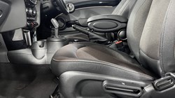 2022 (72) MINI HATCHBACK 1.5 Cooper Classic 3dr Auto 5786155