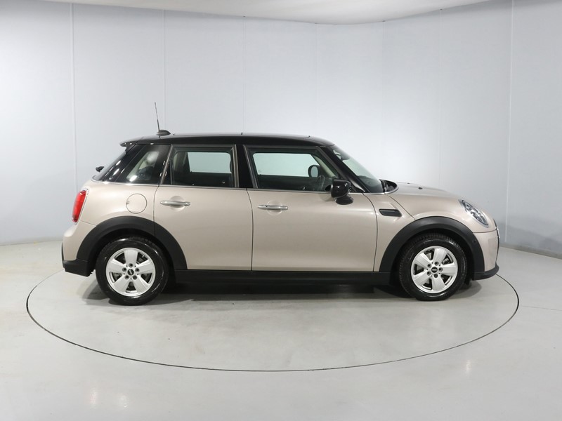 2023 (73) MINI HATCHBACK 1.5 Cooper Classic Premium Plus 5dr Auto 5793084