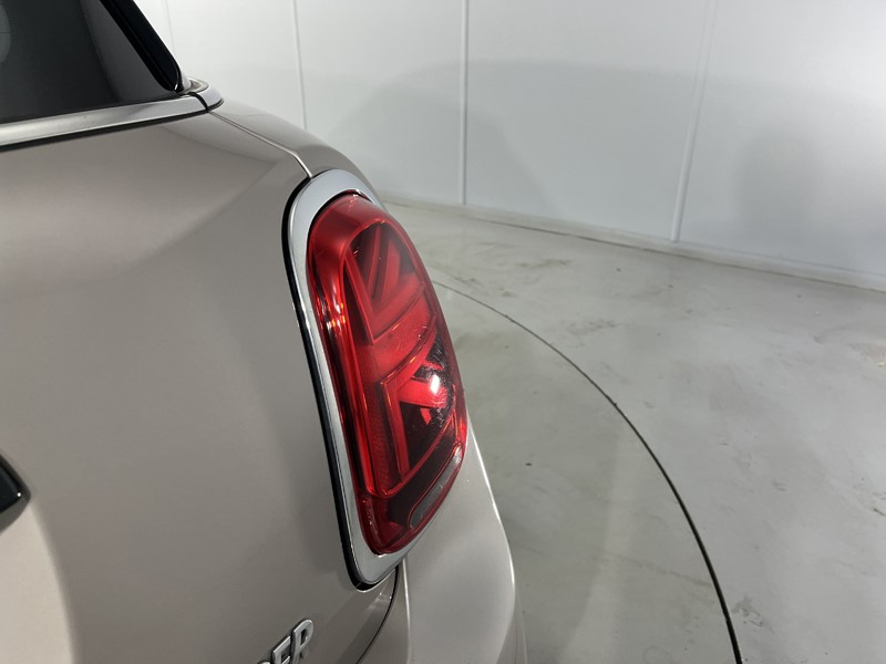 2023 (73) MINI HATCHBACK 1.5 Cooper Classic Premium Plus 5dr Auto 5793121