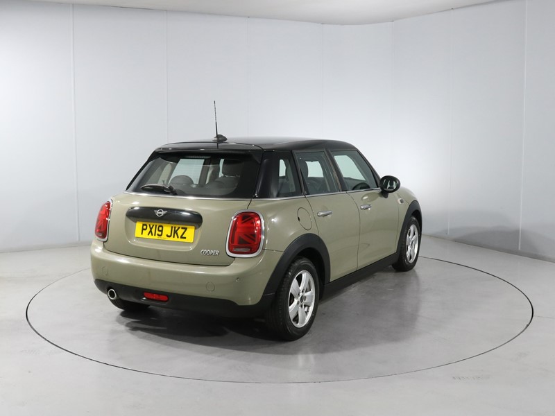 2019 (19) MINI HATCHBACK 1.5 Cooper Classic II 5dr 5824388