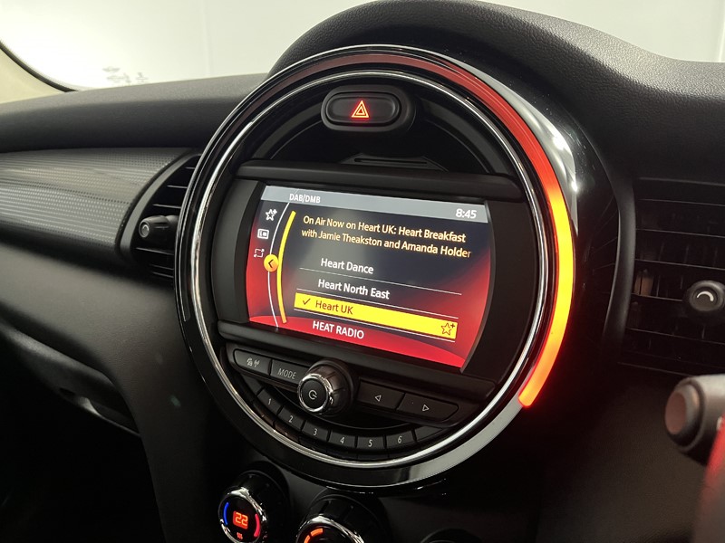 2019 (19) MINI HATCHBACK 1.5 Cooper Classic II 5dr 5824374