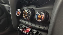 2019 (19) MINI HATCHBACK 1.5 Cooper Classic II 5dr 5824377