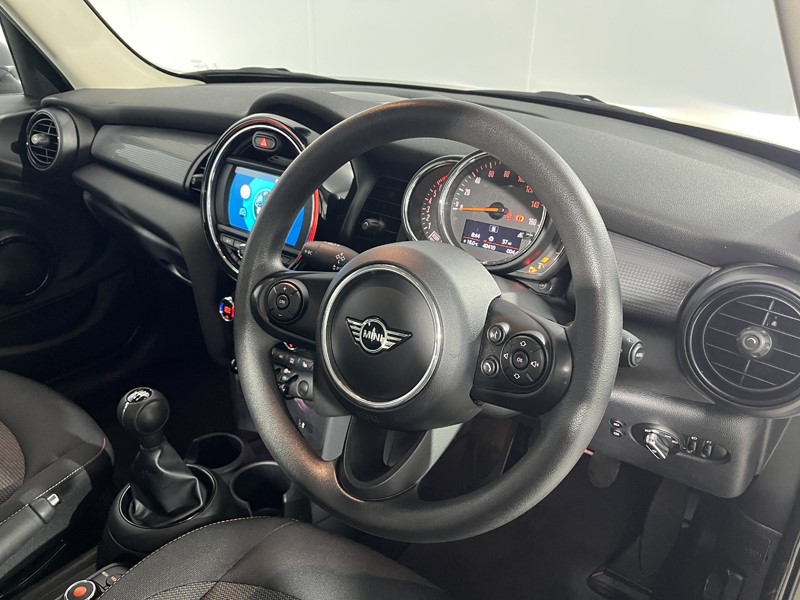 2019 (19) MINI HATCHBACK 1.5 Cooper Classic II 5dr 5824354