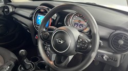 2019 (19) MINI HATCHBACK 1.5 Cooper Classic II 5dr 5824354