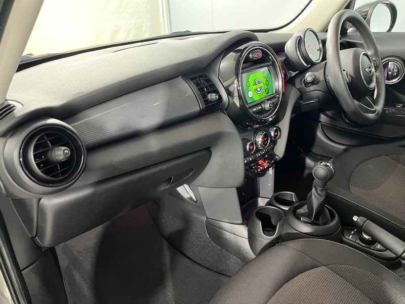 2019 (19) MINI HATCHBACK 1.5 Cooper Classic II 5dr 5824355