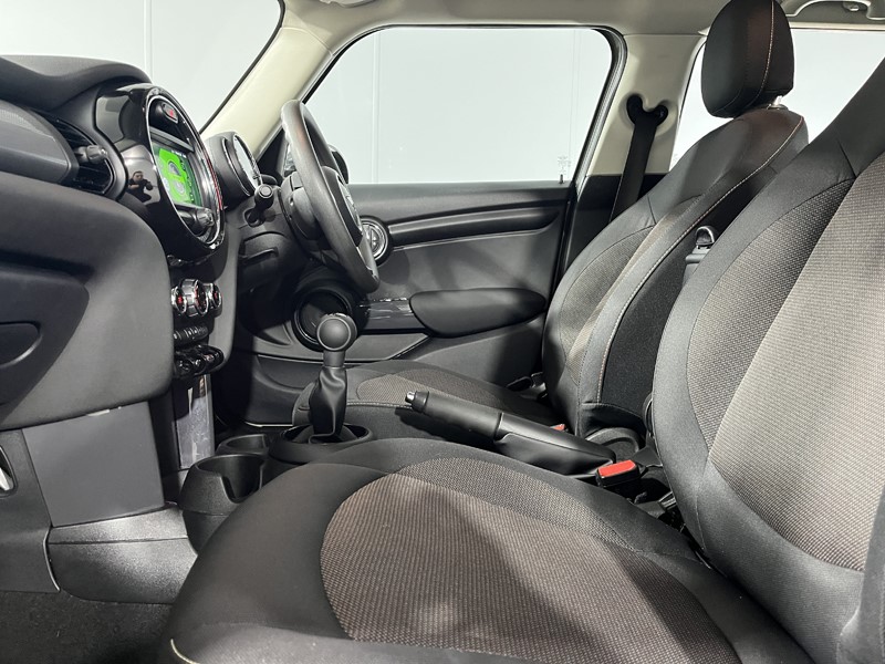 2019 (19) MINI HATCHBACK 1.5 Cooper Classic II 5dr 5824381
