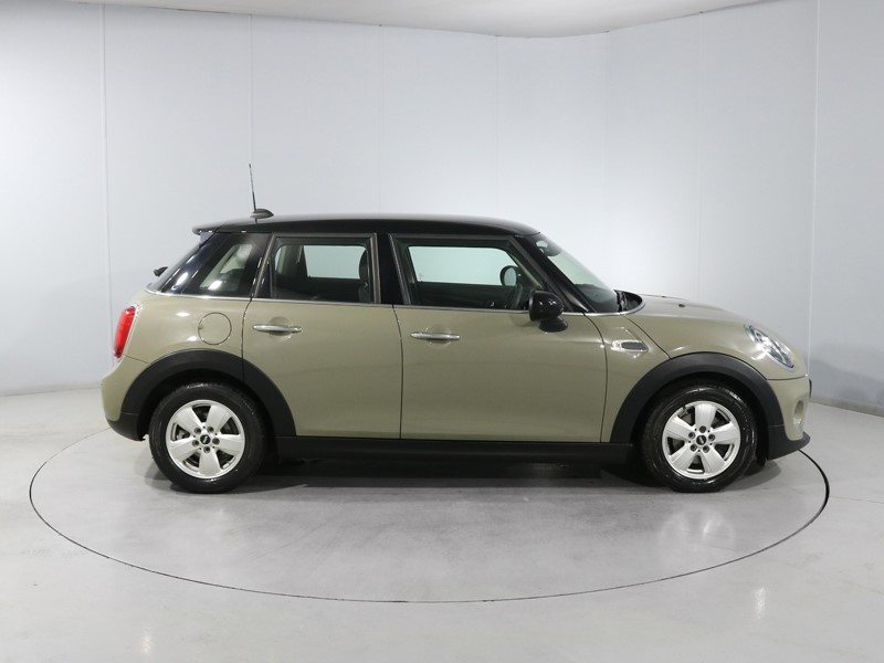 2019 (19) MINI HATCHBACK 1.5 Cooper Classic II 5dr 5824351