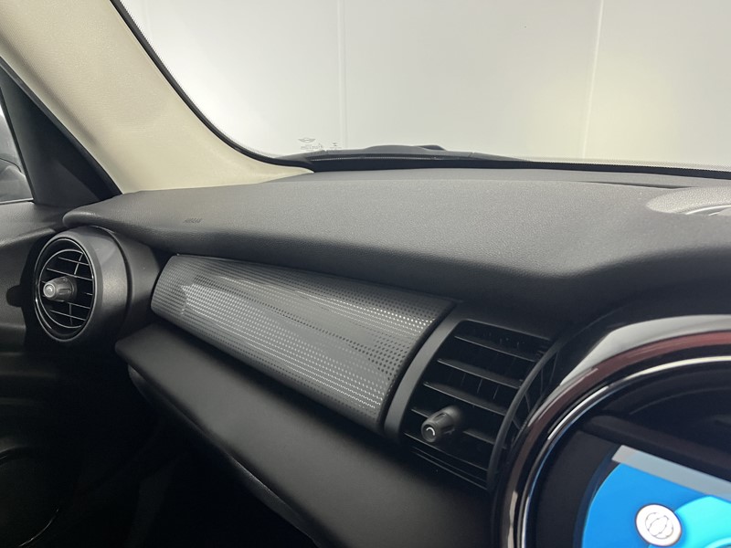 2019 (19) MINI HATCHBACK 1.5 Cooper Classic II 5dr 5824373