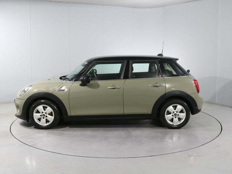 2019 (19) MINI HATCHBACK 1.5 Cooper Classic II 5dr 5824389