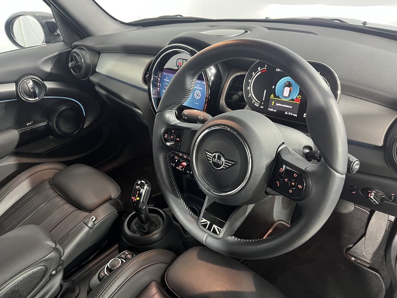 2023 (73) MINI HATCHBACK 1.5 Cooper Exclusive Premium 5dr Auto 5861937