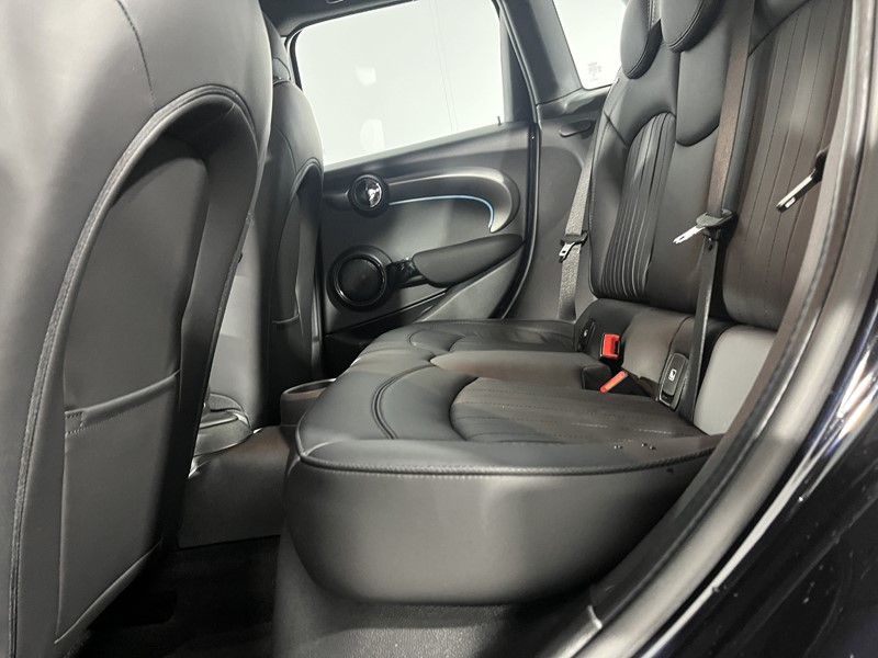 2023 (73) MINI HATCHBACK 1.5 Cooper Exclusive Premium 5dr Auto 5861965