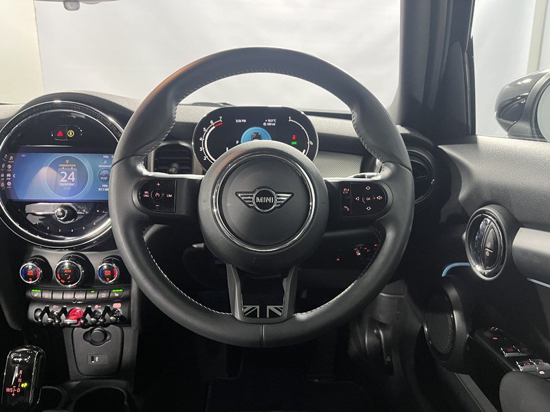 2023 (73) MINI HATCHBACK 1.5 Cooper Exclusive Premium 5dr Auto 5861936