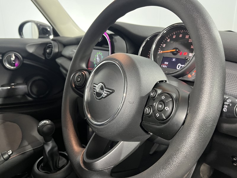 2020 (20) MINI HATCHBACK 1.5 Cooper Classic II 3dr 5835523
