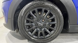 2020 (20) MINI HATCHBACK 1.5 Cooper Classic II 3dr 5835515
