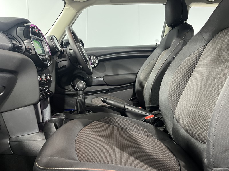 2020 (20) MINI HATCHBACK 1.5 Cooper Classic II 3dr 5835535