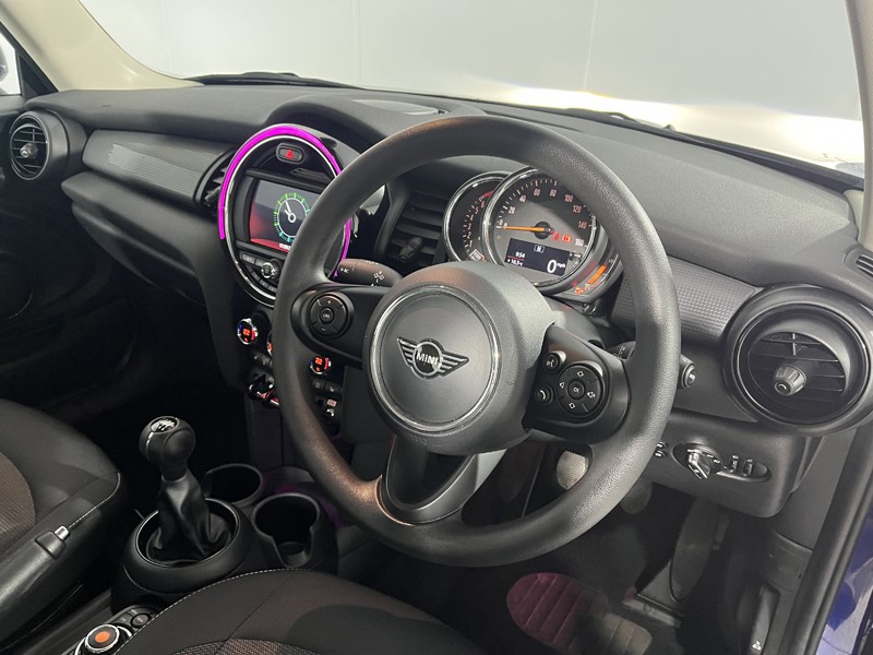 2020 (20) MINI HATCHBACK 1.5 Cooper Classic II 3dr 5835507