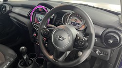 2020 (20) MINI HATCHBACK 1.5 Cooper Classic II 3dr 5835507