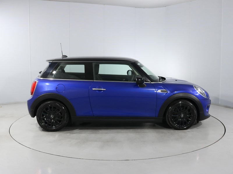 2020 (20) MINI HATCHBACK 1.5 Cooper Classic II 3dr 5835504