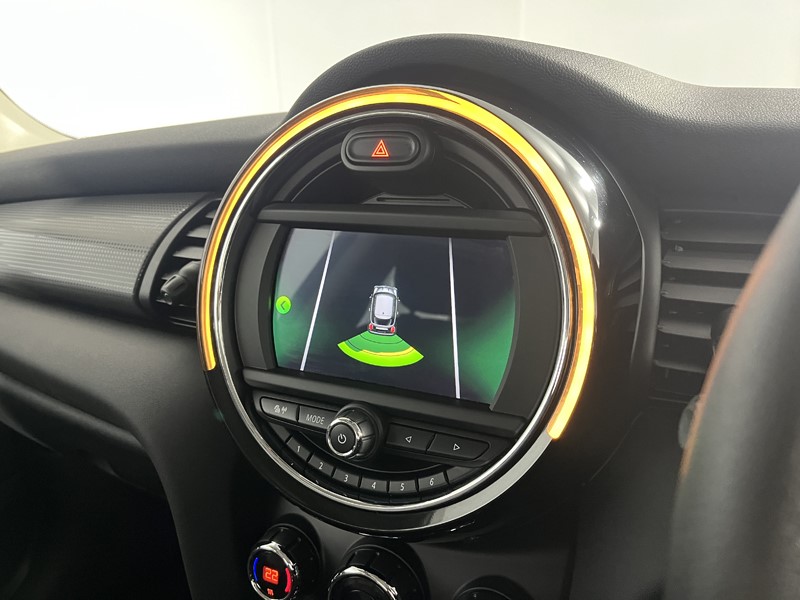 2020 (20) MINI HATCHBACK 1.5 Cooper Classic II 3dr 5835519