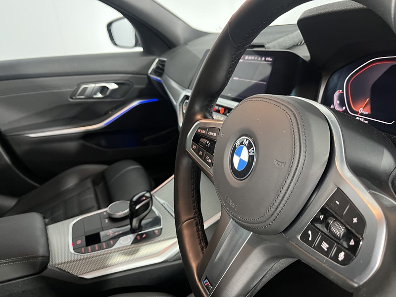 2020 (20) BMW 3 SERIES 320i xDrive M Sport 4dr Step Auto 5910225