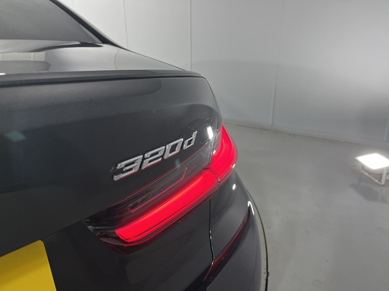 2021 (21) BMW 3 SERIES 320d MHT M Sport 4dr Step Auto 5862393