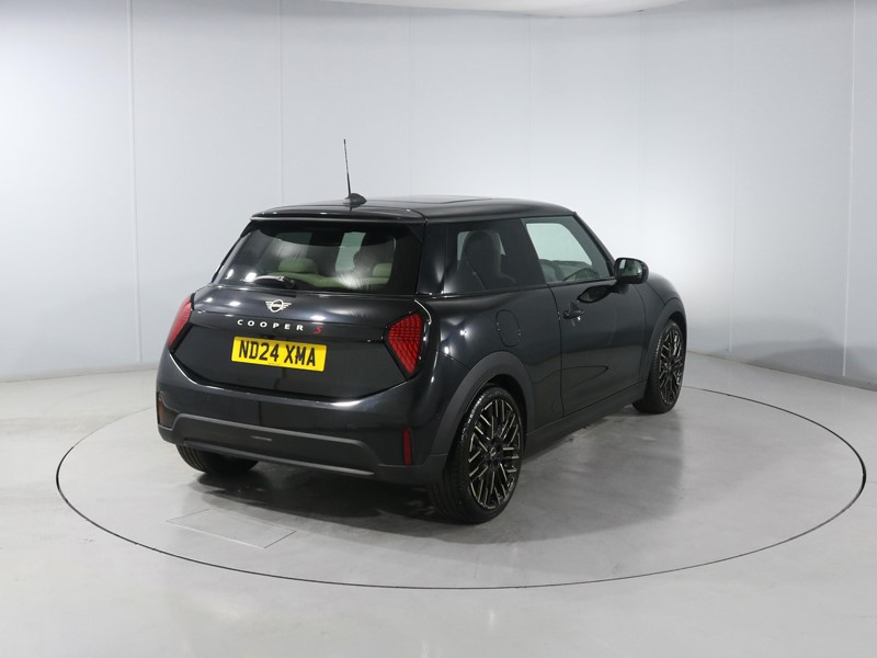 2024 (24) MINI COOPER 2.0 S Exclusive 3dr Auto 5903363