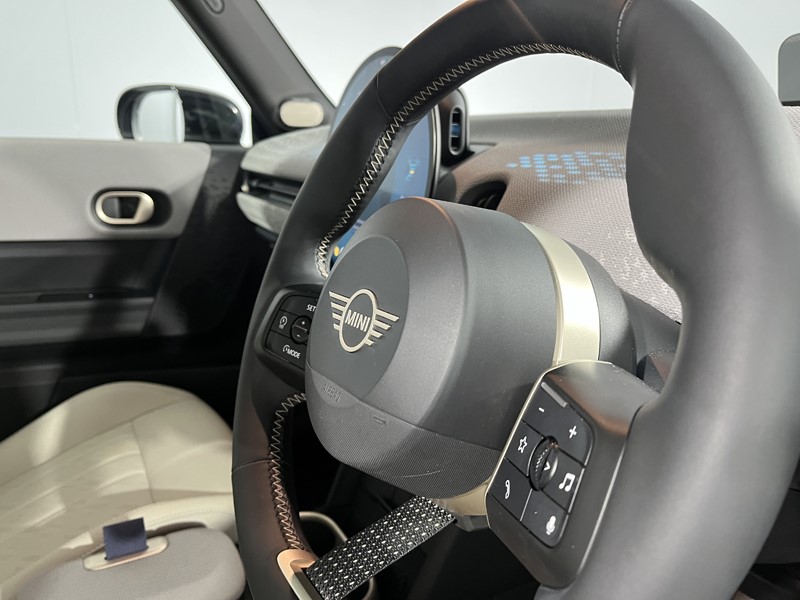 2024 (24) MINI COOPER 2.0 S Exclusive 3dr Auto 5903342
