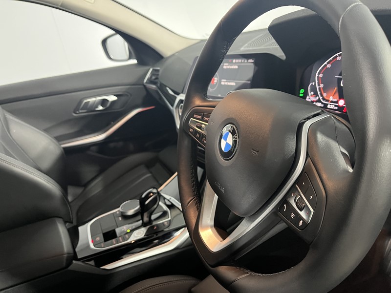 2021 (71) BMW 3 SERIES 320d MHT SE Pro 5dr Step Auto 5909875